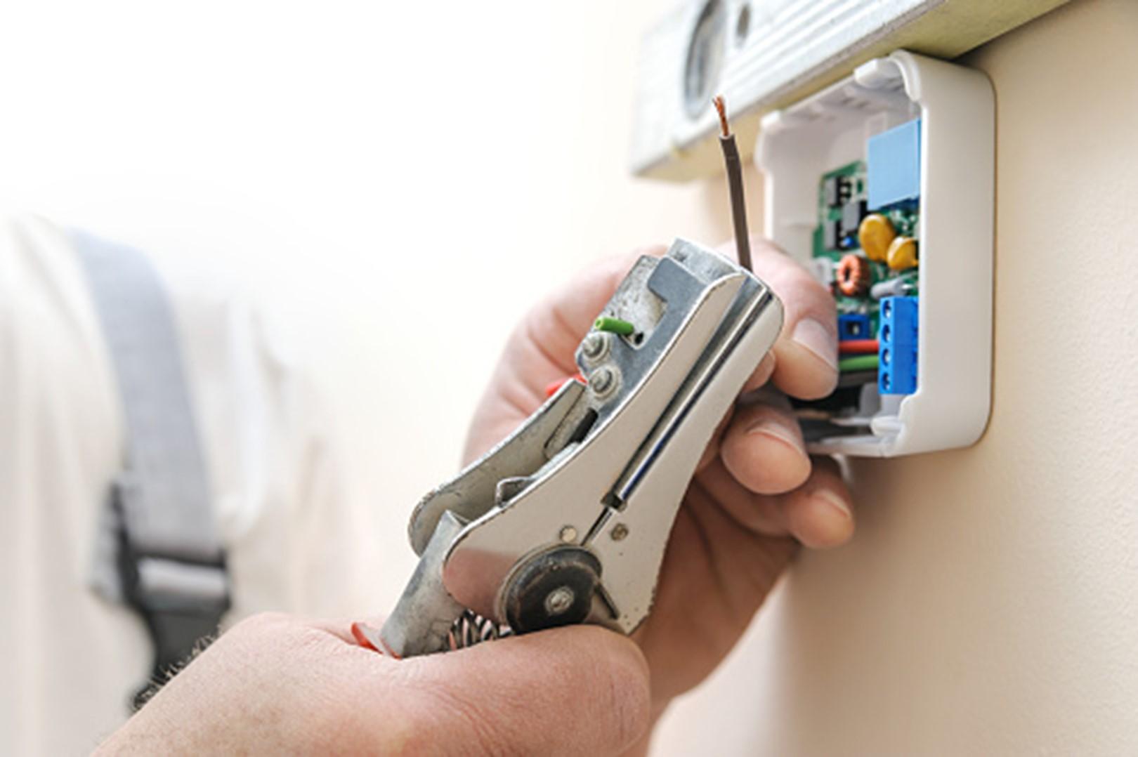 thermostat repair and troubleshooting Thermostat repair and troubleshooting by Donovan & Jorgenson Heating and Cooling in Mukwonago, WI